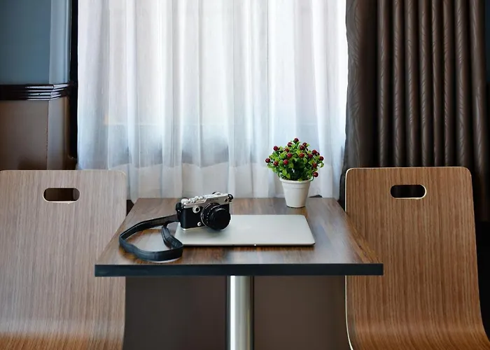 Hotel The Breton Media 4*